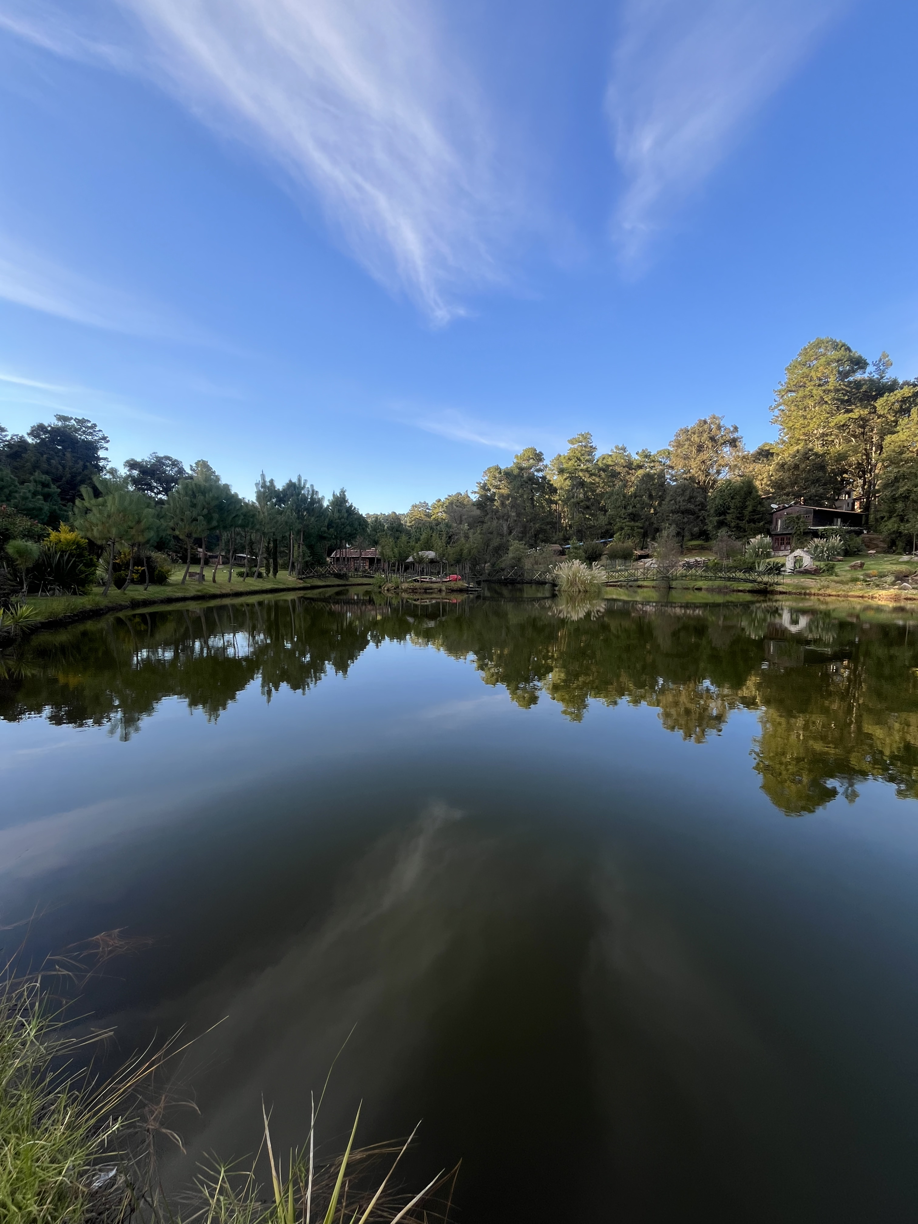 Lago sereno en Reserva Ecológica San Gregorio